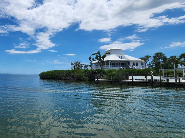 sun-island-cape-coral-charter-boats-and-services-house-on-an-island